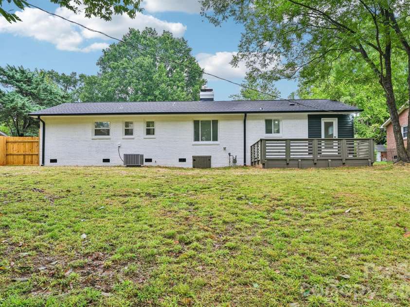 4022 Southgate Drive, Charlotte, NC 28205.  MLS# CAR4407108, YatesRealty ID 42162. 