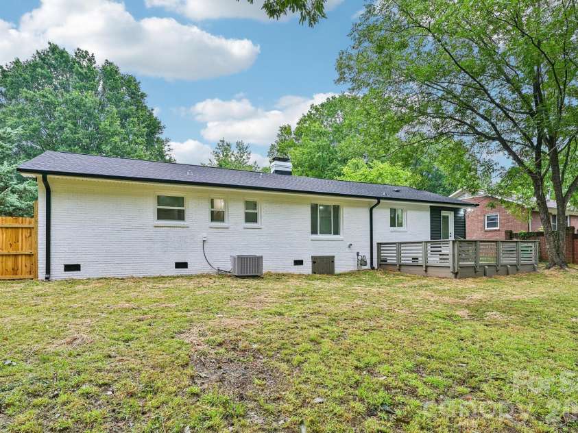 4022 Southgate Drive, Charlotte, NC 28205.  MLS# CAR4407108, YatesRealty ID 42162. 