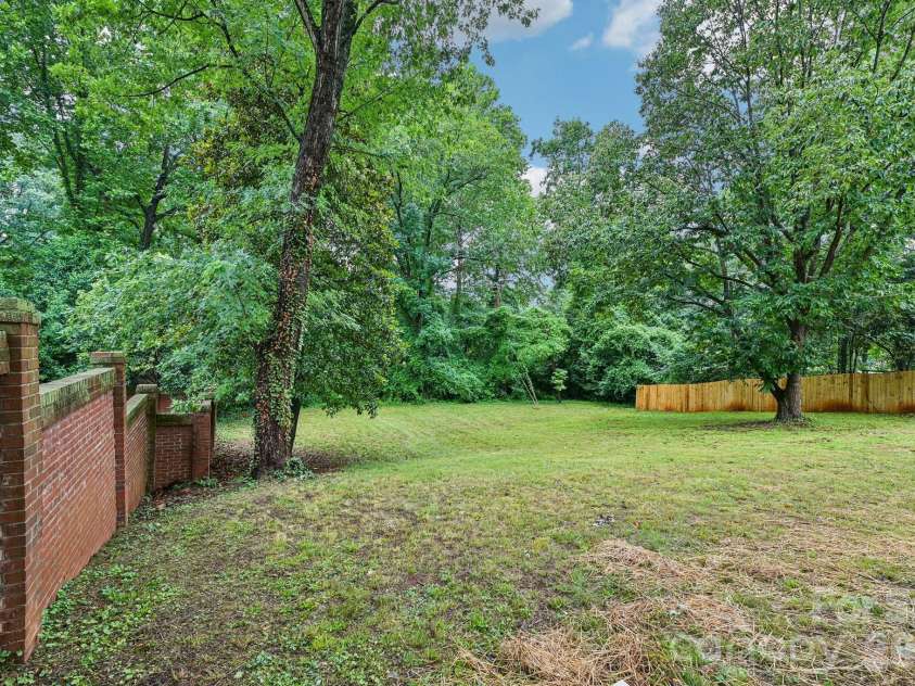 4022 Southgate Drive, Charlotte, NC 28205.  MLS# CAR4407108, YatesRealty ID 42162. 