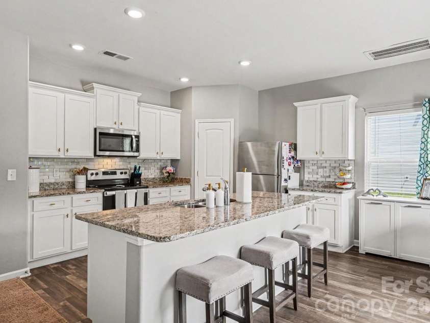 2238 Lanza Drive, Charlotte, NC 28215.  MLS# CAR4403763, YatesRealty ID 42163. 