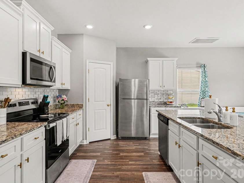 2238 Lanza Drive, Charlotte, NC 28215.  MLS# CAR4403763, YatesRealty ID 42163. 