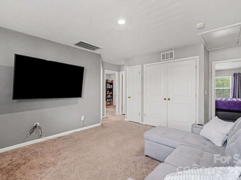 2238 Lanza Drive, Charlotte, NC 28215.  MLS# CAR4403763, YatesRealty ID 42163. 