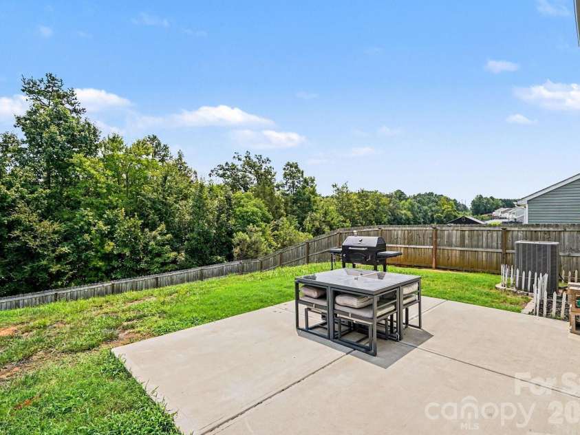 2238 Lanza Drive, Charlotte, NC 28215.  MLS# CAR4403763, YatesRealty ID 42163. OHHHHH what a yard!!