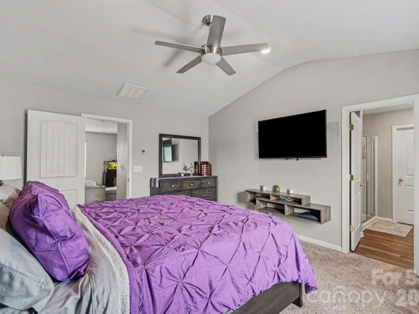 2238 Lanza Drive, Charlotte, NC 28215.  MLS# CAR4403763, YatesRealty ID 42163. Oversized owners suite with vaulted ceilings.
