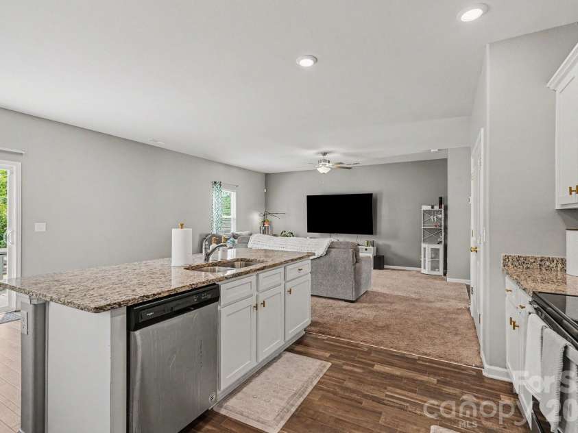 2238 Lanza Drive, Charlotte, NC 28215.  MLS# CAR4403763, YatesRealty ID 42163. Spacious Kitchen for entertaining