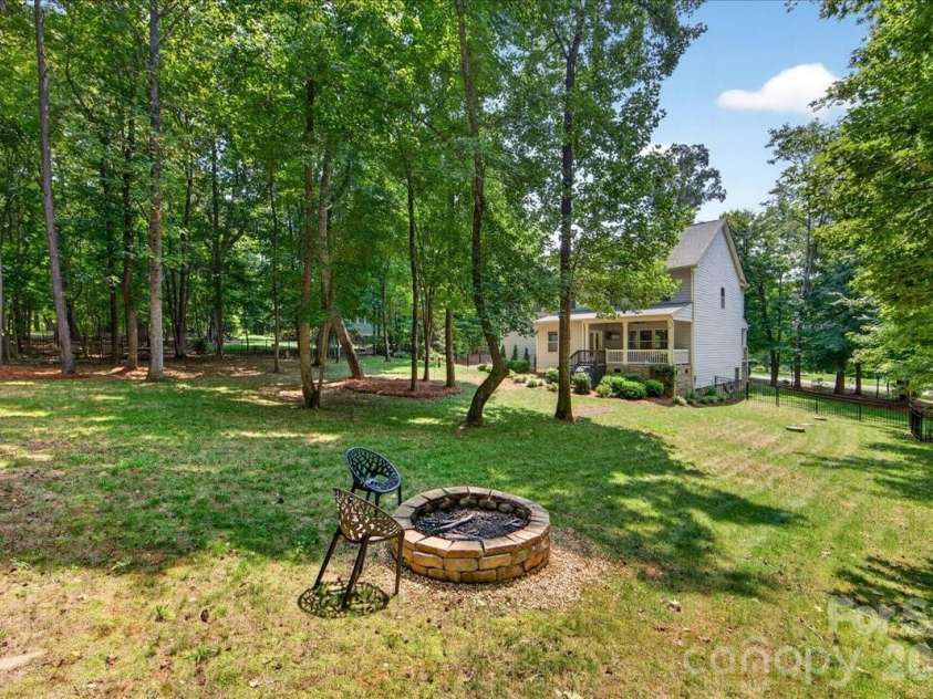 1217 Crofton Drive, Waxhaw, NC 28173.  MLS# CAR4405814, YatesRealty ID 42164. 