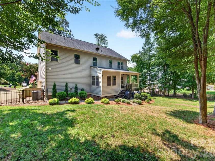 1217 Crofton Drive, Waxhaw, NC 28173.  MLS# CAR4405814, YatesRealty ID 42164. 