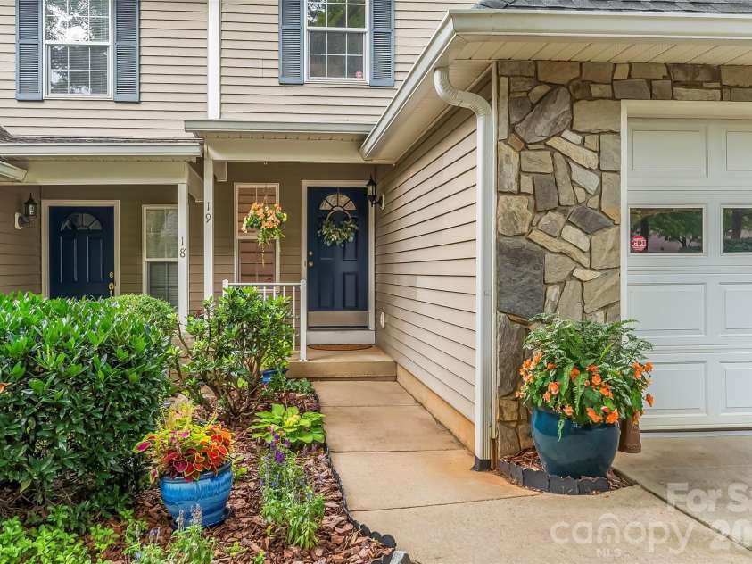 19 Willowick Drive, Asheville, NC 28803.  MLS# CAR4408075, YatesRealty ID 42166. 