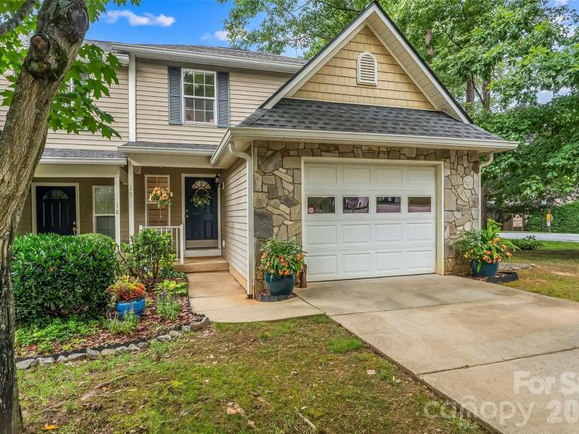 19 Willowick Drive, Asheville, NC 28803.  MLS# CAR4408075, YatesRealty ID 42166. 