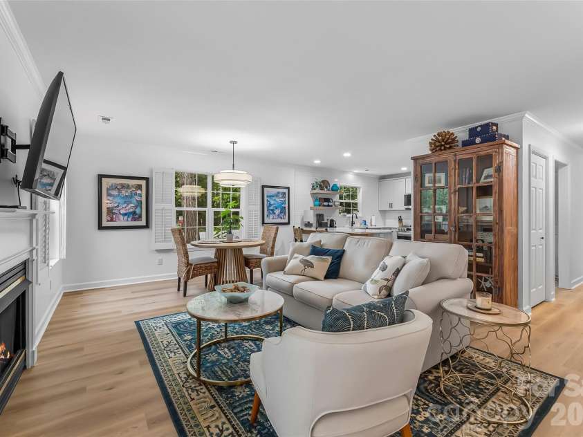 19 Willowick Drive, Asheville, NC 28803.  MLS# CAR4408075, YatesRealty ID 42166. 