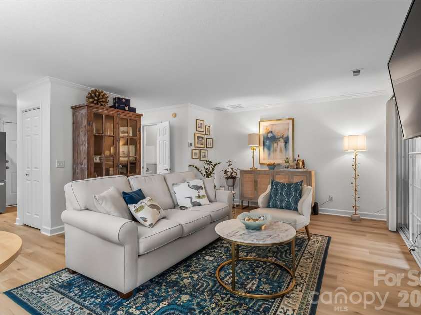 19 Willowick Drive, Asheville, NC 28803.  MLS# CAR4408075, YatesRealty ID 42166. 