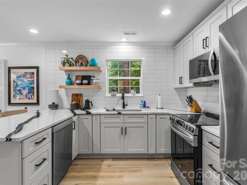 19 Willowick Drive, Asheville, NC 28803.  MLS# CAR4408075, YatesRealty ID 42166. 