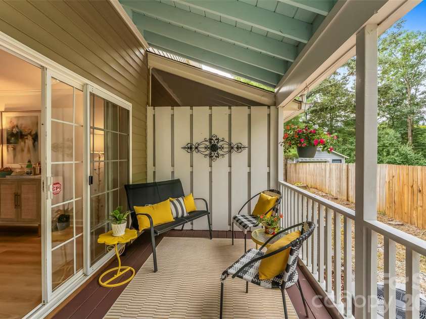 19 Willowick Drive, Asheville, NC 28803.  MLS# CAR4408075, YatesRealty ID 42166. 