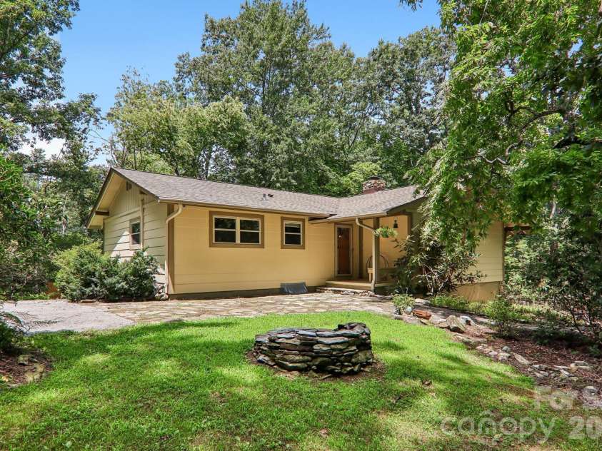 3 Edelweiss Drive, Horse Shoe, NC 28742.  MLS# CAR4403799, YatesRealty ID 42167. 
