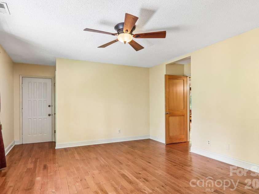 3 Edelweiss Drive, Horse Shoe, NC 28742.  MLS# CAR4403799, YatesRealty ID 42167. 