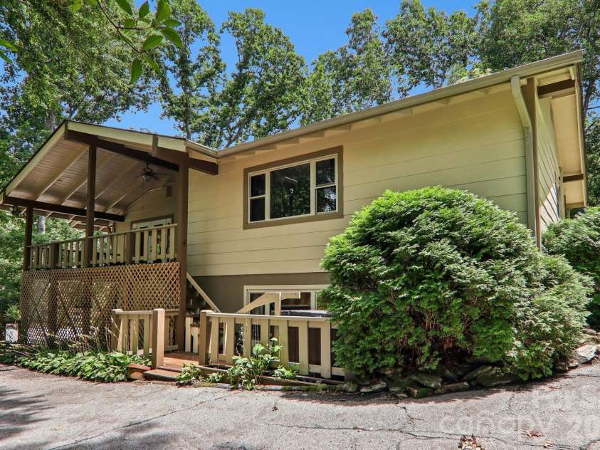 3 Edelweiss Drive, Horse Shoe, NC 28742.  MLS# CAR4403799, YatesRealty ID 42167. 