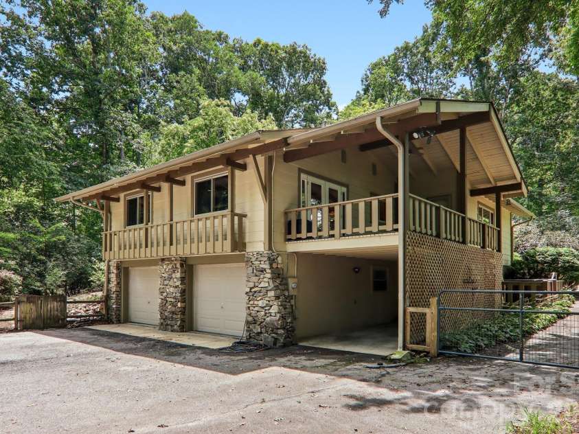 3 Edelweiss Drive, Horse Shoe, NC 28742.  MLS# CAR4403799, YatesRealty ID 42167. 