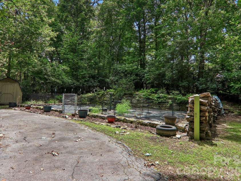 3 Edelweiss Drive, Horse Shoe, NC 28742.  MLS# CAR4403799, YatesRealty ID 42167. 