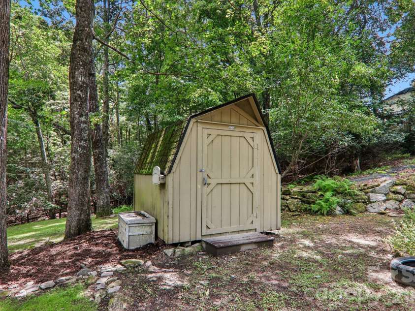 3 Edelweiss Drive, Horse Shoe, NC 28742.  MLS# CAR4403799, YatesRealty ID 42167. 