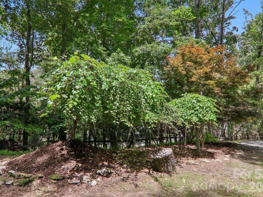 3 Edelweiss Drive, Horse Shoe, NC 28742.  MLS# CAR4403799, YatesRealty ID 42167. 