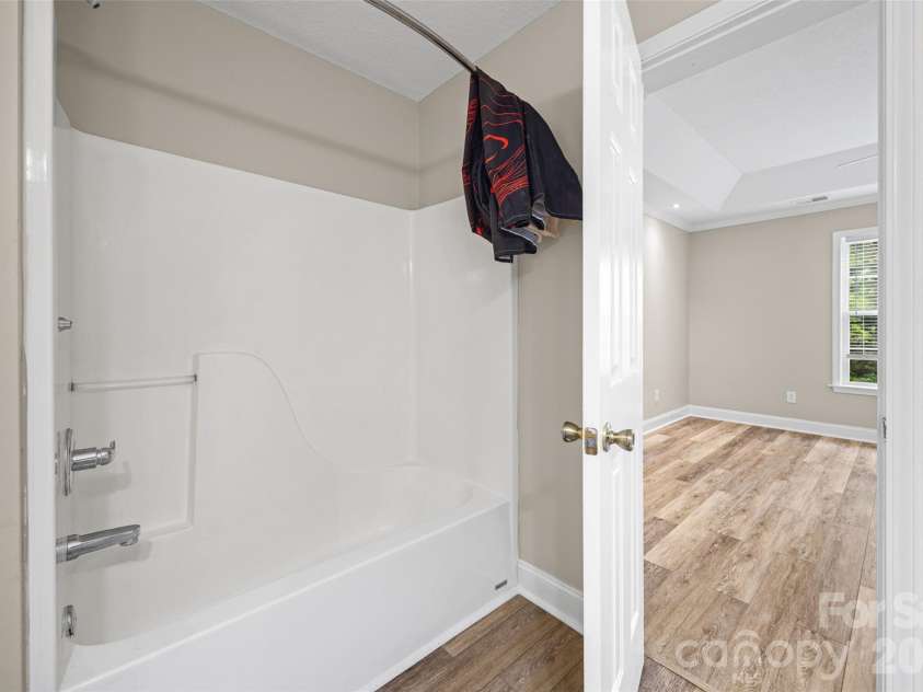 5408 Mallard Lane, Gastonia, NC 28052.  MLS# CAR4409134, YatesRealty ID 42168. Primary bath
