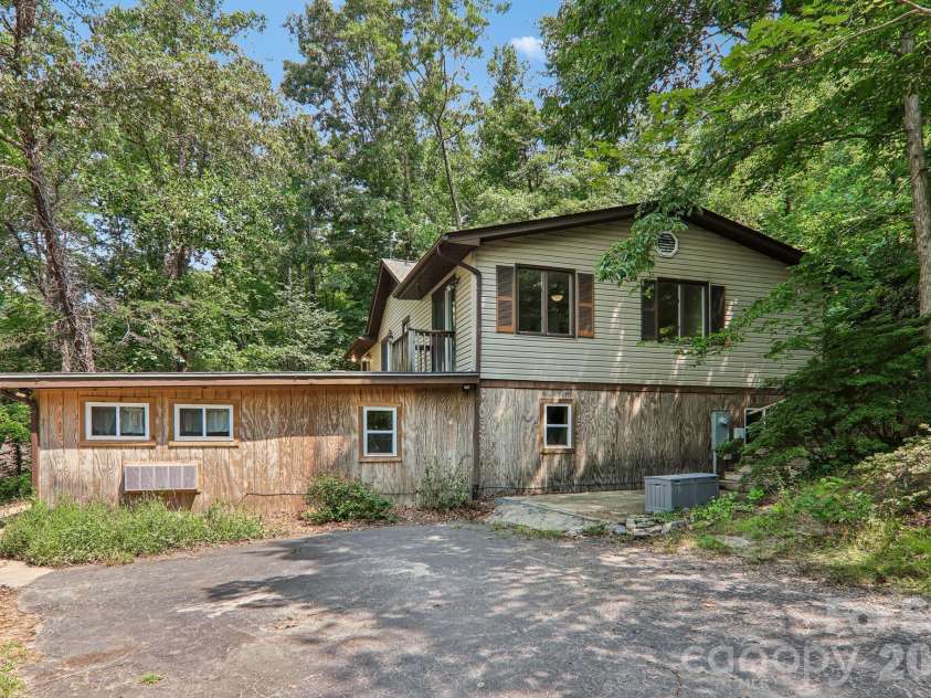 3 Frontier Court, Asheville, NC 28805.  MLS# CAR4403723, YatesRealty ID 42169. 