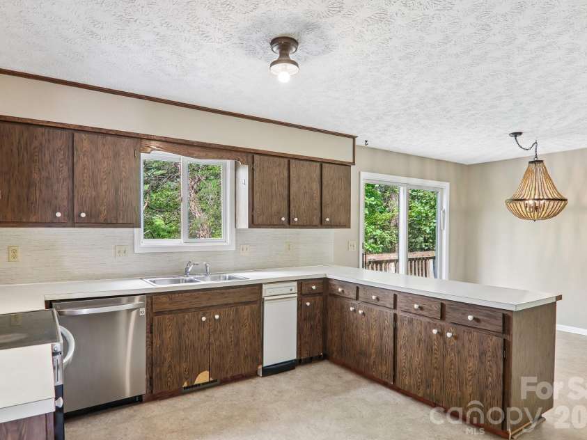 3 Frontier Court, Asheville, NC 28805.  MLS# CAR4403723, YatesRealty ID 42169. 