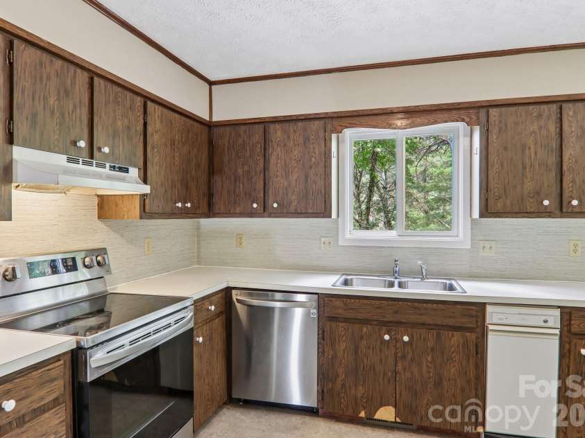 3 Frontier Court, Asheville, NC 28805.  MLS# CAR4403723, YatesRealty ID 42169. 