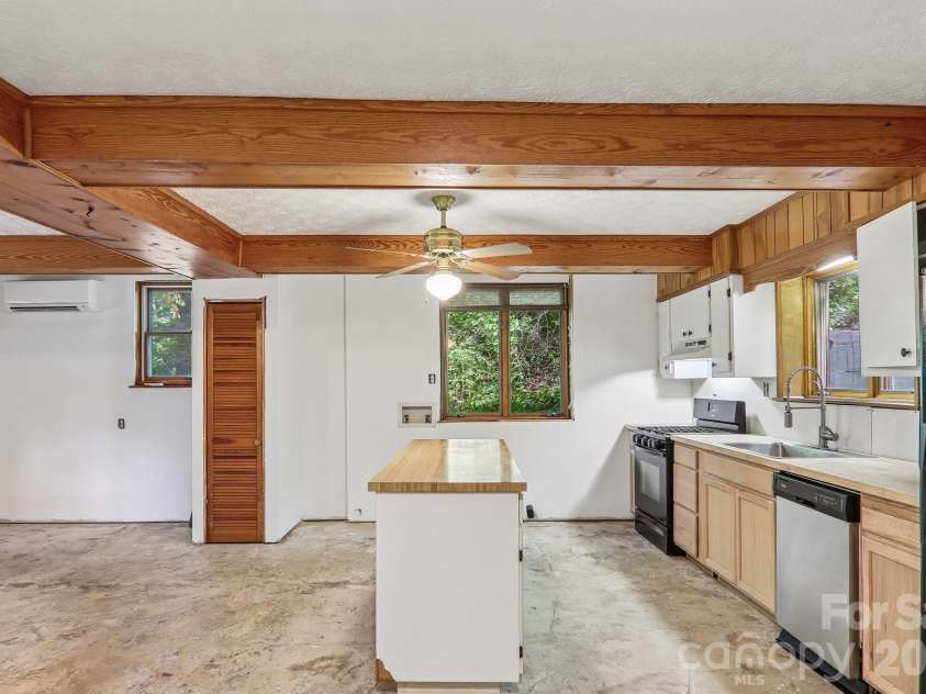 3 Frontier Court, Asheville, NC 28805.  MLS# CAR4403723, YatesRealty ID 42169. 