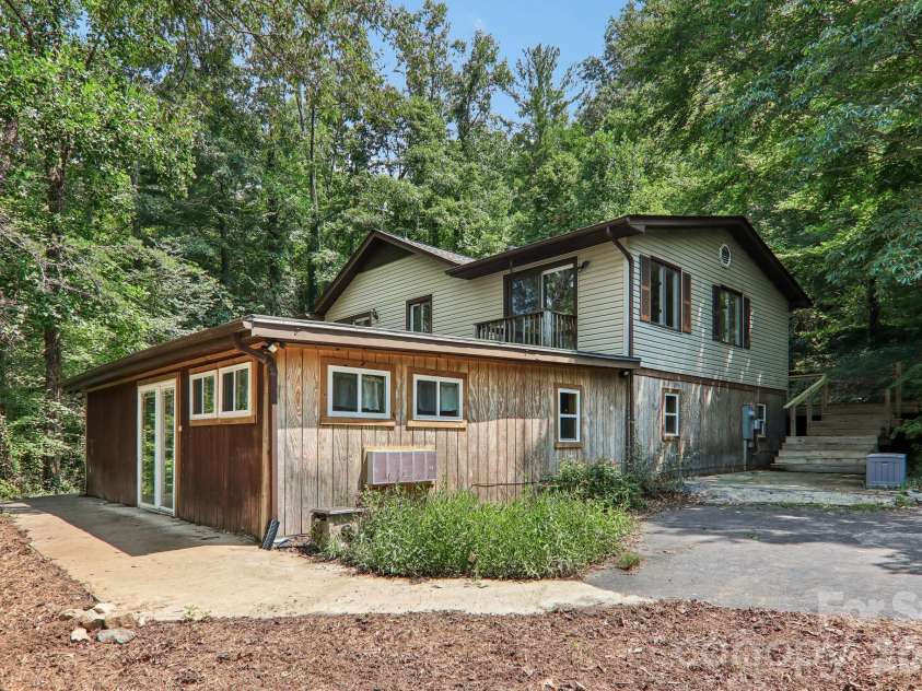 3 Frontier Court, Asheville, NC 28805.  MLS# CAR4403723, YatesRealty ID 42169. 