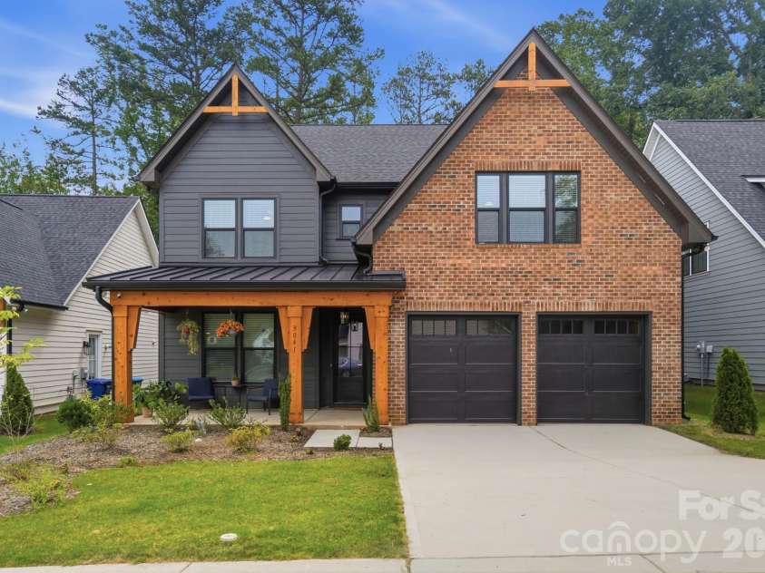 3041 Kinger Lane, Matthews, NC 28105.  MLS# CAR4408796, YatesRealty ID 42170. 