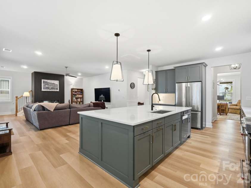 3041 Kinger Lane, Matthews, NC 28105.  MLS# CAR4408796, YatesRealty ID 42170. 