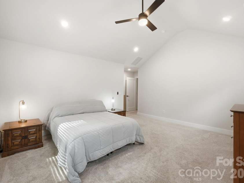3041 Kinger Lane, Matthews, NC 28105.  MLS# CAR4408796, YatesRealty ID 42170. 