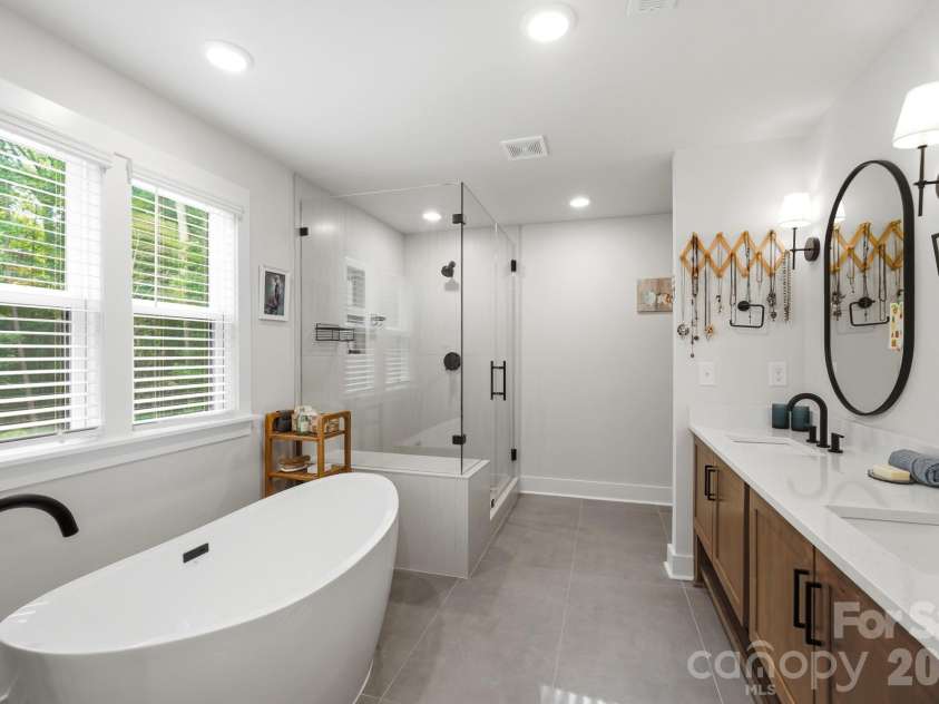 3041 Kinger Lane, Matthews, NC 28105.  MLS# CAR4408796, YatesRealty ID 42170. 