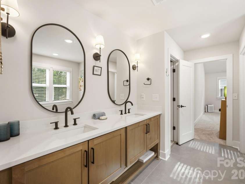 3041 Kinger Lane, Matthews, NC 28105.  MLS# CAR4408796, YatesRealty ID 42170. 
