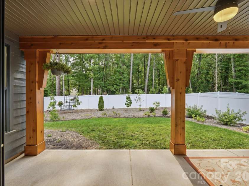 3041 Kinger Lane, Matthews, NC 28105.  MLS# CAR4408796, YatesRealty ID 42170. 