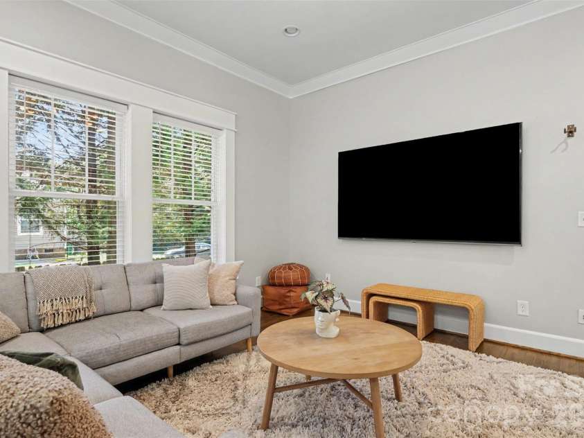 303 Sylvania Avenue, Charlotte, NC 28206.  MLS# CAR4408762, YatesRealty ID 42171. 