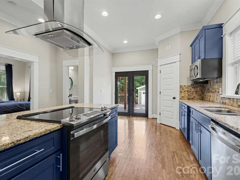 303 Sylvania Avenue, Charlotte, NC 28206.  MLS# CAR4408762, YatesRealty ID 42171. 
