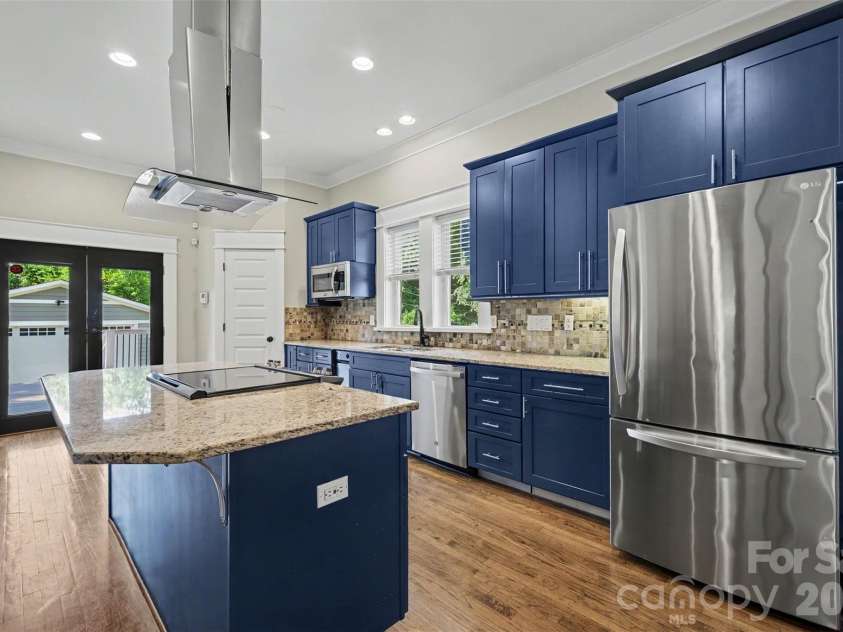 303 Sylvania Avenue, Charlotte, NC 28206.  MLS# CAR4408762, YatesRealty ID 42171. 