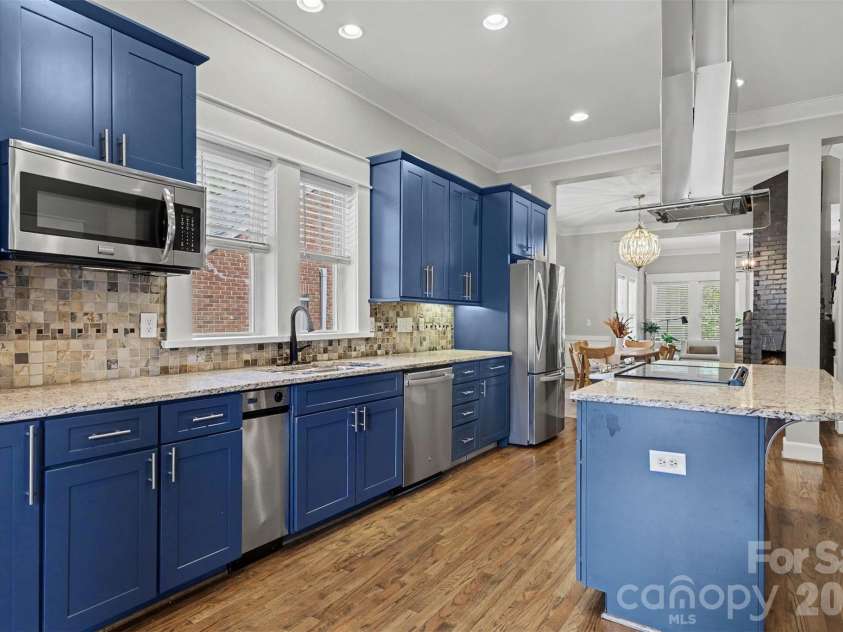 303 Sylvania Avenue, Charlotte, NC 28206.  MLS# CAR4408762, YatesRealty ID 42171. 