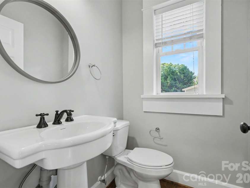 303 Sylvania Avenue, Charlotte, NC 28206.  MLS# CAR4408762, YatesRealty ID 42171. 