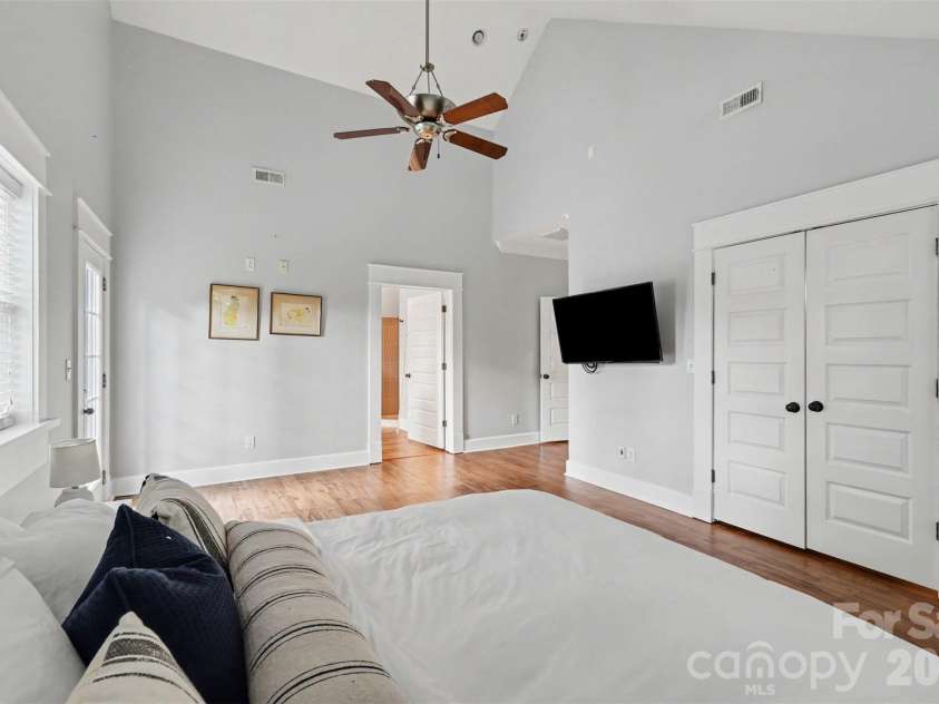 303 Sylvania Avenue, Charlotte, NC 28206.  MLS# CAR4408762, YatesRealty ID 42171. 