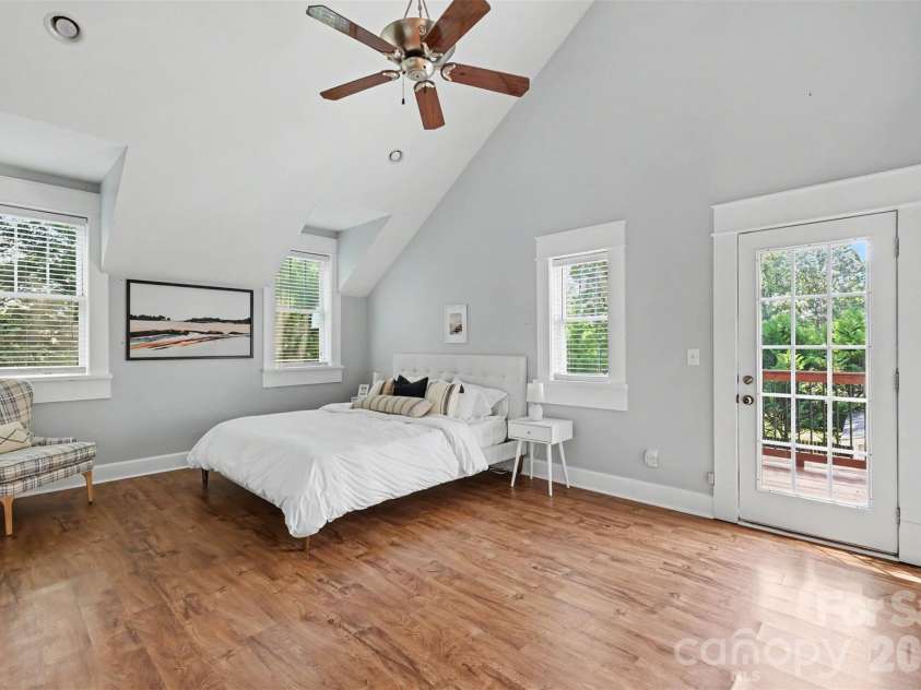 303 Sylvania Avenue, Charlotte, NC 28206.  MLS# CAR4408762, YatesRealty ID 42171. 