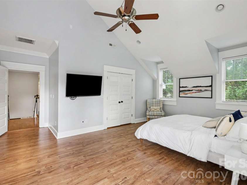 303 Sylvania Avenue, Charlotte, NC 28206.  MLS# CAR4408762, YatesRealty ID 42171. 