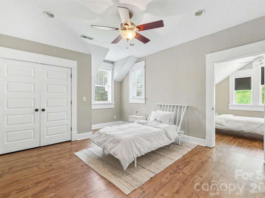 303 Sylvania Avenue, Charlotte, NC 28206.  MLS# CAR4408762, YatesRealty ID 42171. 