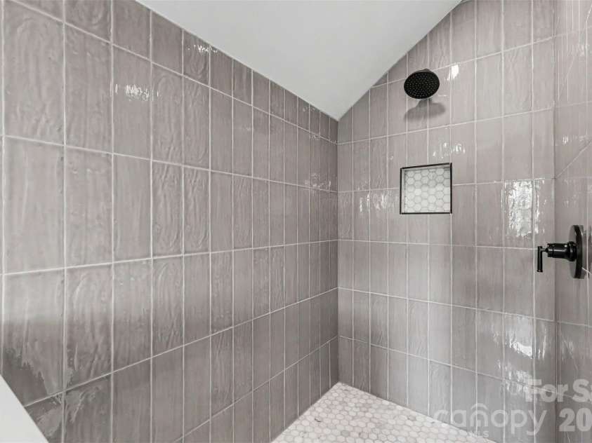 303 Sylvania Avenue, Charlotte, NC 28206.  MLS# CAR4408762, YatesRealty ID 42171. 