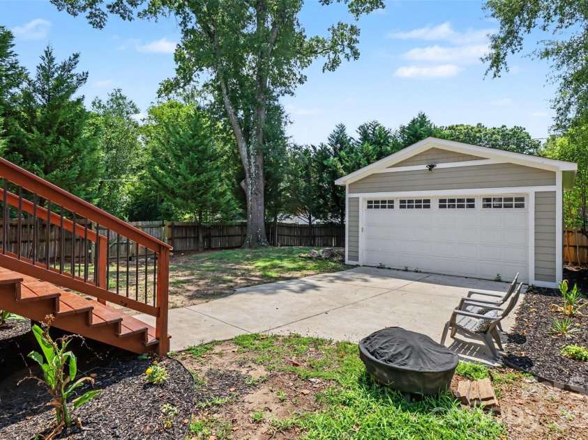 303 Sylvania Avenue, Charlotte, NC 28206.  MLS# CAR4408762, YatesRealty ID 42171. 