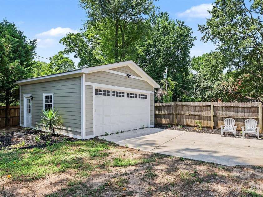 303 Sylvania Avenue, Charlotte, NC 28206.  MLS# CAR4408762, YatesRealty ID 42171. 