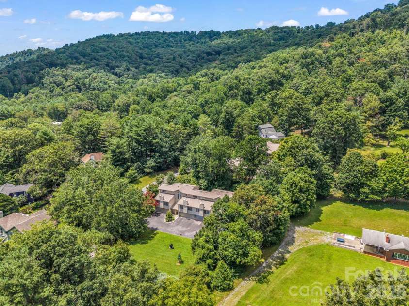 103 Shadowbrook Drive, Asheville, NC 28805.  MLS# CAR4407884, YatesRealty ID 42172. 
