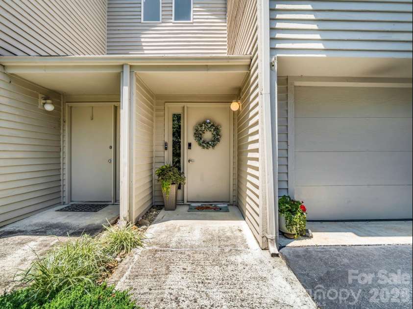 103 Shadowbrook Drive, Asheville, NC 28805.  MLS# CAR4407884, YatesRealty ID 42172. 